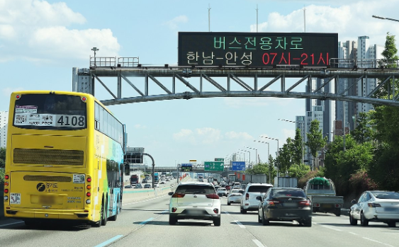 경찰, 버스전용차로 위반 합동단속...67건 적발 기사 관련이미지