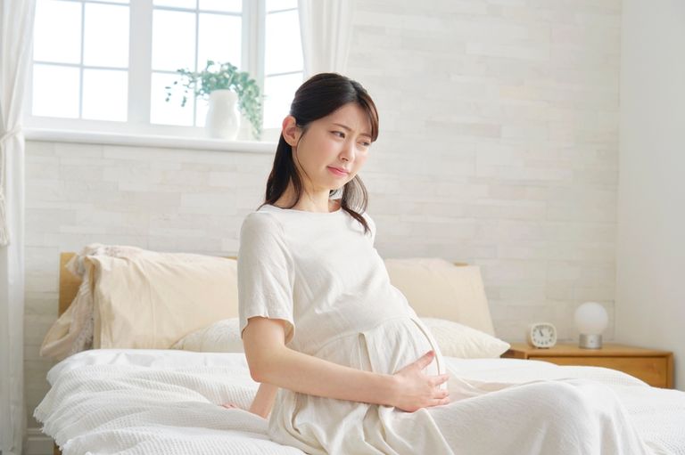 임신 6개월 미혼모인데 남자 집안의 무관심과 회피로 고통받아…소송할 수 없나? 기사 관련이미지