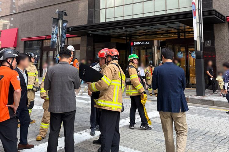 명동 신세계백화점 폭파 협박…4천명 아수라장, 잡히면 최대 '징역 5년' 기사 관련이미지