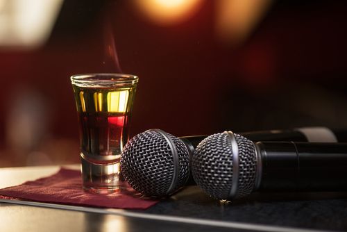 집행유예 중 또 '술 팔고 도우미 알선'…노래방 업주, 이번에도 실형 피했다 기사 관련이미지