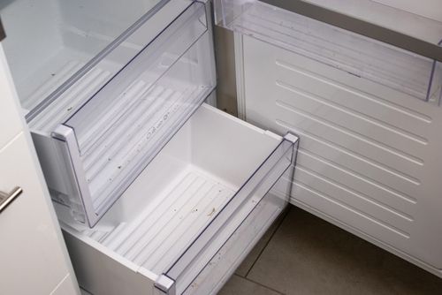 김치냉장고 속 아버지 시신 1년 7개월...재산 때문에 아들이 벌인 엽기 행각 기사 관련이미지