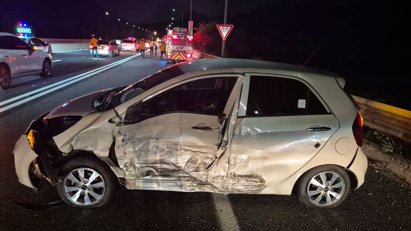 무인차가 고속도로로 굴러떨어져 5중 추돌 "기름 넣고 화장실만 갔는데" 기사 관련이미지