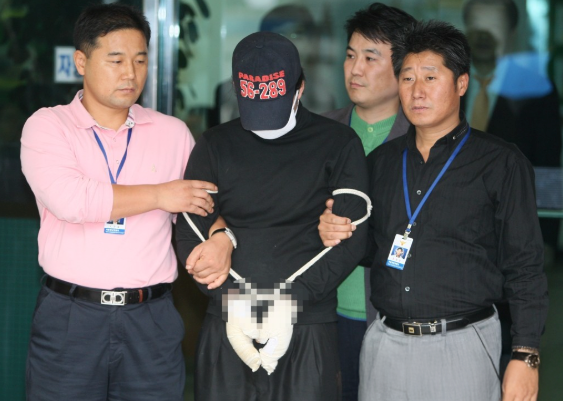 불길 피해 뛰쳐나오자 회칼 든 살인마가…논현동 고시원, 그날의 비극 기사 관련이미지