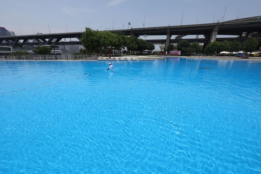 내 아이가 빠져도 아무도 몰랐다…CCTV·안전요원 모두 없었던 죽음의 수영장 기사 관련이미지
