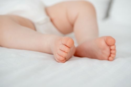 생후 83일 아들 엎어 재워 사망…법정 선 부부 "실수였을 뿐" 기사 관련이미지