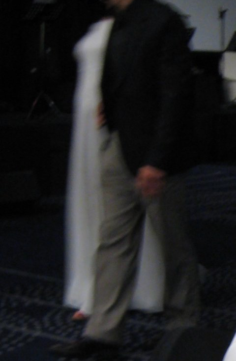 하얀 드레스 입고 결혼식 주인공 행세한 남편 친구의 여자친구…소송 가능할까? 기사 관련이미지