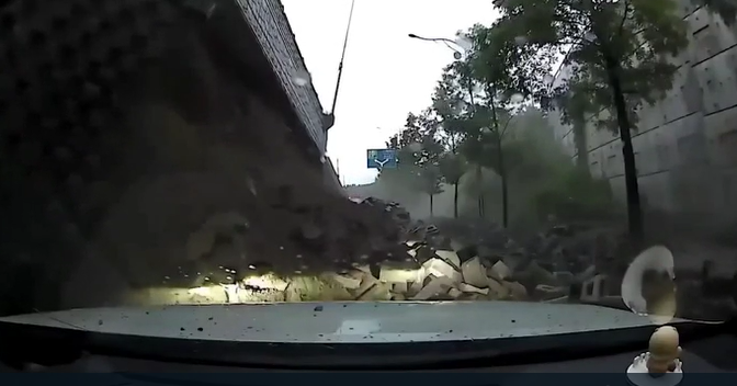 오산 옹벽 붕괴, '부실 점검' 의혹 '허위 서류' 작성으로 관계자 6명 입건 기사 관련이미지