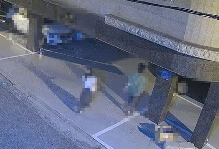 접근금지 명령 어긴 스토킹 용의자, CCTV에 포착돼 경찰 체포 기사 관련이미지