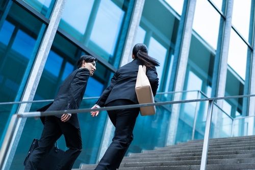 입사 한 달 만에… 유부남 상사, 신입사원 성폭행 후 "합의했다" 발뺌 기사 관련이미지