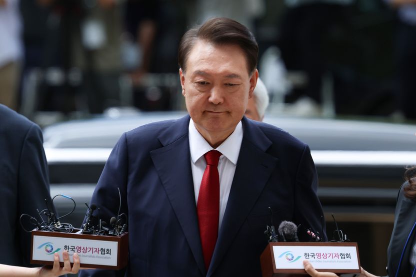 휴대전화 밀반입해 반려견 사진 본 尹…'황제 수감' 논란 속 처벌 수위는? 기사 관련이미지