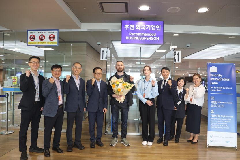 40분 걸리던 입국심사, 대기 없이 끝…외국 기업인 우대심사대 첫 손님 맞이 기사 관련이미지