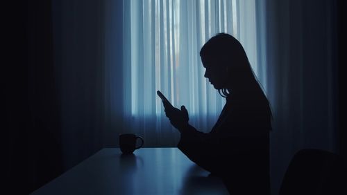 친구를 성매매 도구로 삼은 아내, 직접 유사강간까지 저지른 남편…3억 뜯은 악마 부부 기사 관련이미지