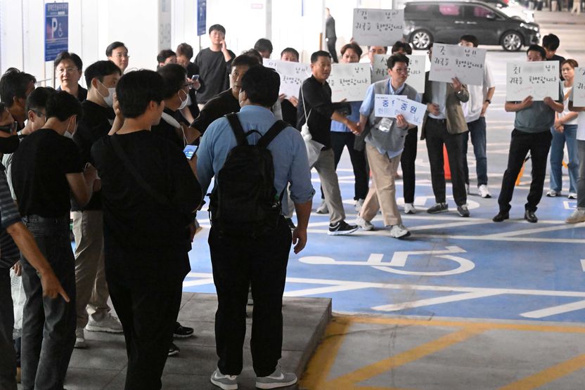 총부리 겨누고 쇠사슬까지…美 구금사태, '역대 최대' 배상 판결 나오나? 기사 관련이미지