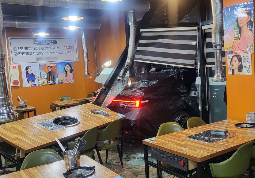 술 취한 역주행, 도로 위 음식점 덮쳐 만취 운전자 A씨의 법적 책임은? 기사 관련이미지