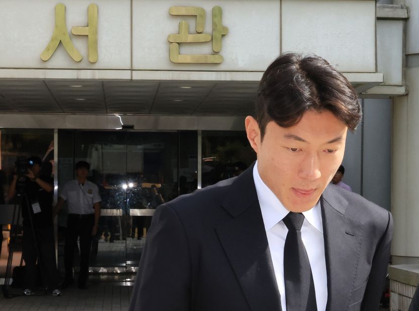 '해외 징계 불가' 논란 종지부 황의조 둘러싼 축구협회 '명확한' 입장 기사 관련이미지