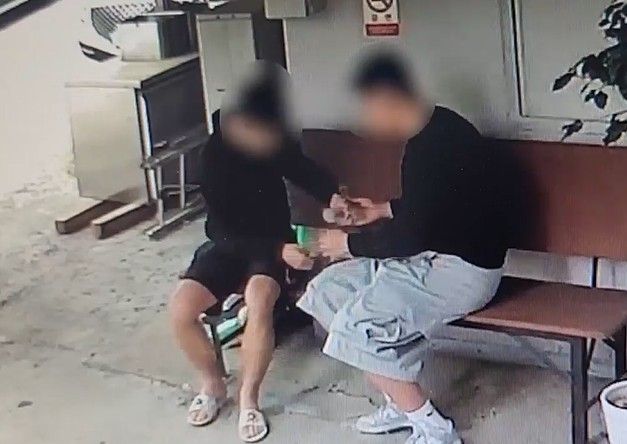 휠체어 탄 장애인 돈 훔친 10대들, 소년부 송치 기사 관련이미지