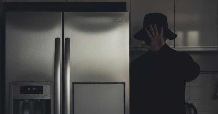 여자친구 살해 후 김치냉장고에 1년 은닉 40대 긴급체포 기사 관련이미지