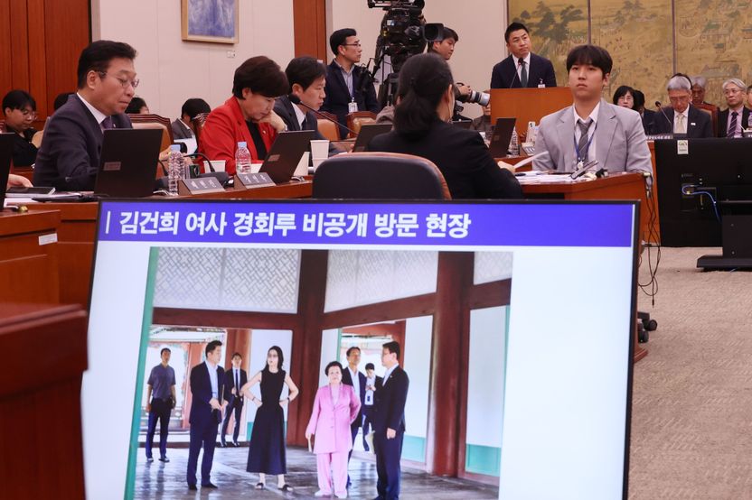 김건희 '경복궁 사진' 유출에 "법적 대응" 엄포…변호사들 "법적 조치 어려워" 일축 기사 관련이미지