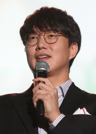 '수억 횡령' 성시경 전 매니저, 범행에 아내 통장 이용…아내도 처벌받나? 기사 관련이미지