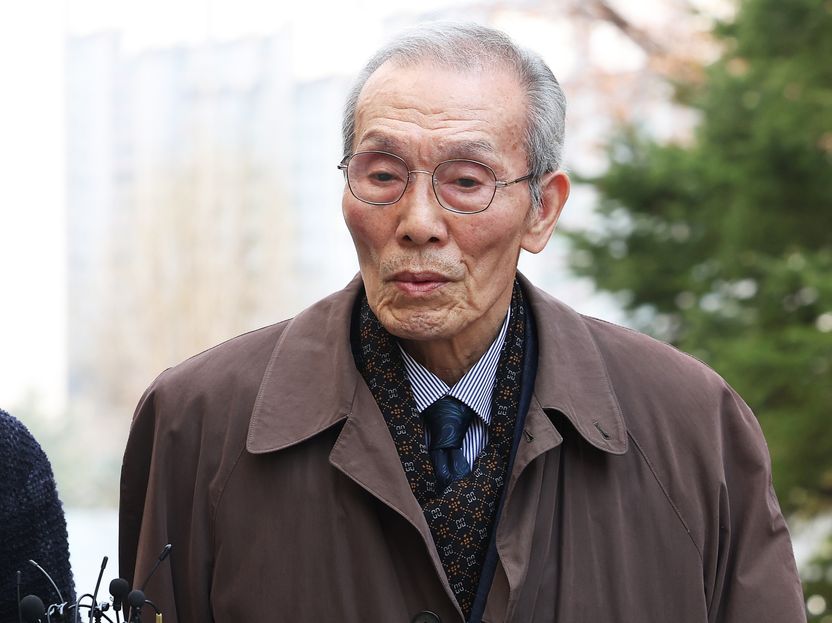'깐부 할아버지' 오영수 2심 무죄…1심 뒤집혔어도 역공은 쉽지 않다 기사 관련이미지