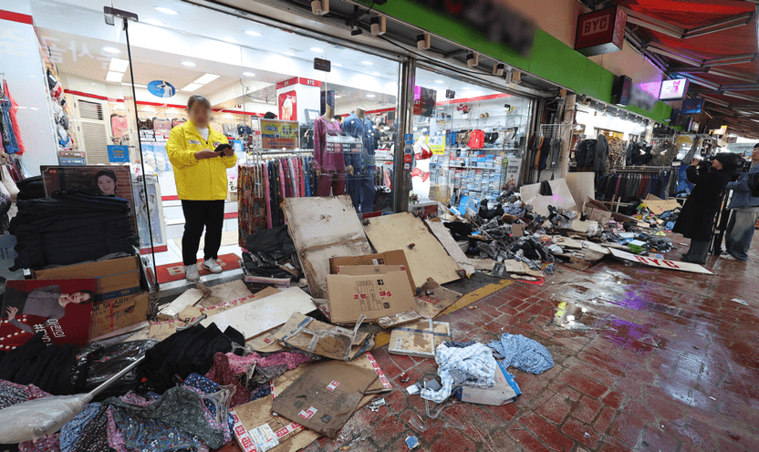 부천 시장 트럭 2명 숨지게 한 5초…EDR이 밝힐 '페달 오조작' 진실 기사 관련이미지