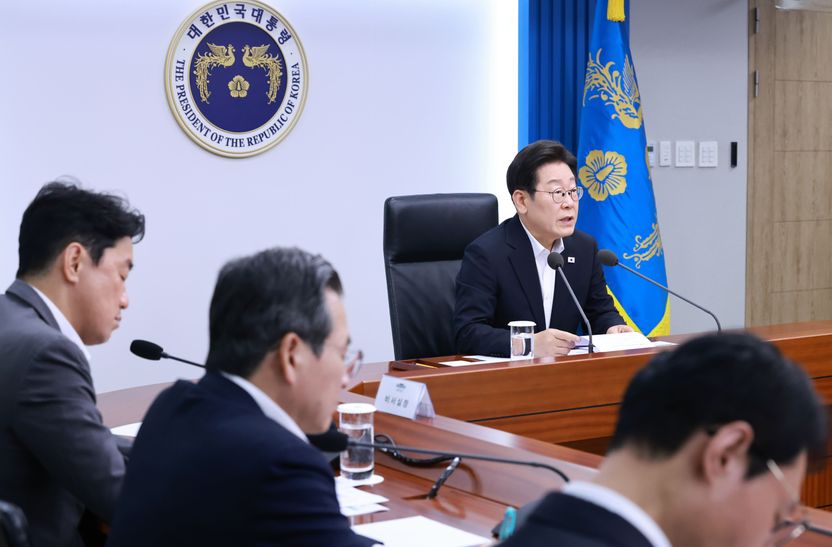 18년 만에 빨간 날 될까... 제헌절 공휴일 부활 가능성 "75%" 기사 관련이미지