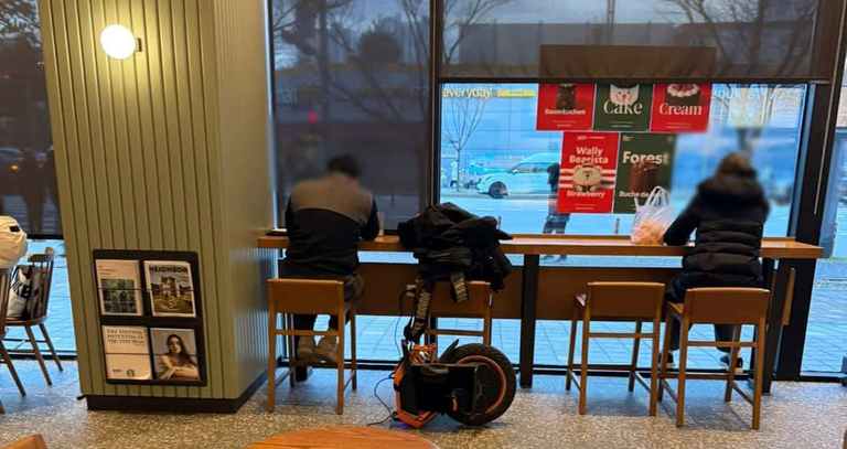 스타벅스에서 전동휠 충전?…매장 허락 없었다면 빼박 '절도 용의자'다 기사 관련이미지