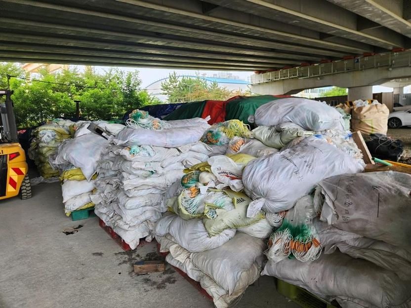 "그물로 고기 아닌 국고 14억 낚았다"... 70대 어구업자 등 12명 적발 기사 관련이미지
