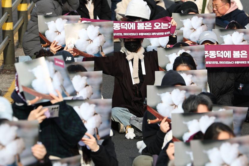 "재정 어렵다며 공학 전환?"... 동덕여대 총장, '교비 횡령' 혐의로 검찰 넘겨졌다 기사 관련이미지