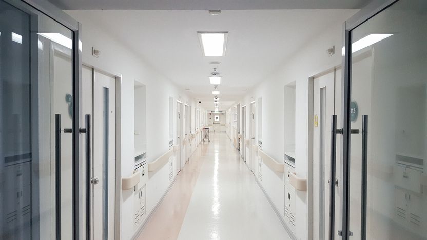 전자발찌 차고 병원 입원 중 또다시... 장애 여성 유린한 상습 성범죄자의 최후 기사 관련이미지