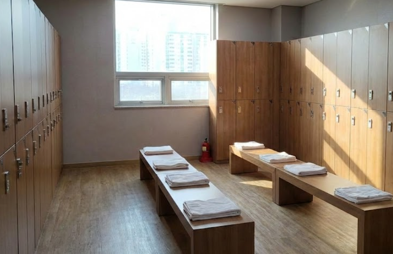 "믿고 운동했는데" 여자 탈의실 잠입한 트레이너의 최후… '7년 징역' 피할 수 없는 이유 기사 관련이미지