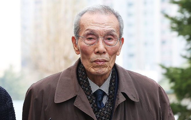 오영수 무죄 반전… 법원 "합리적 의심" vs 김지은 "피해자다움 강요" 기사 관련이미지