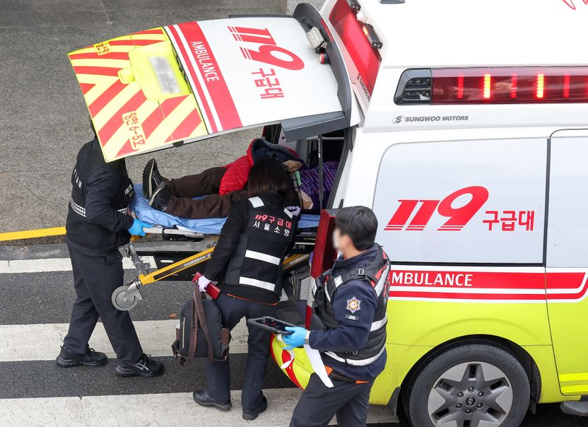 응급실 뺑뺑이 뒤에 존재하는 사법 리스크…정은경 "의료진 법적 부담 완화할 것" 기사 관련이미지