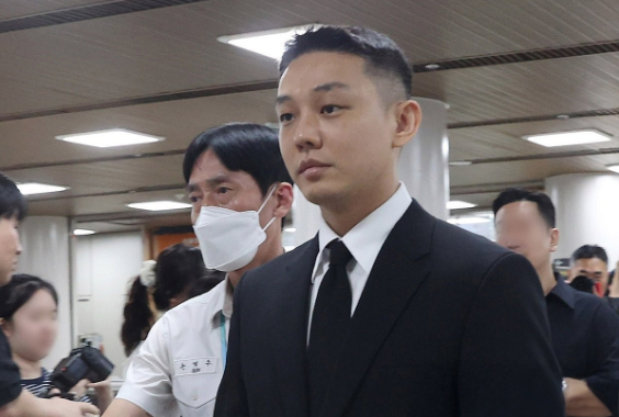 유아인, 집행유예 기간에 배우 활동 해도 되나?…법적으론 막을 방법 없다 기사 관련이미지