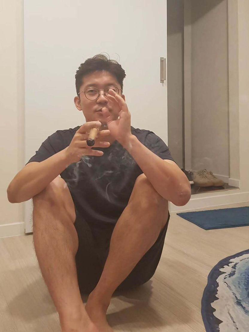 김대호, 자택서 시가 물고 '찰칵'… 법이 본 김대호는 완전 무죄다 기사 관련이미지