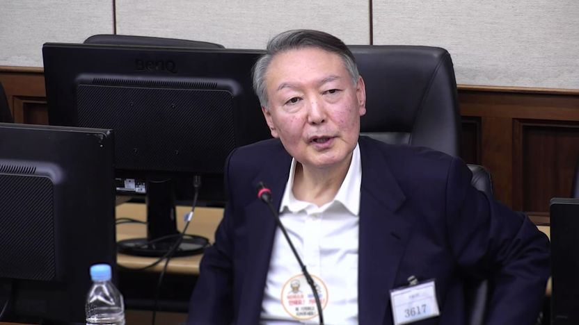 윤석열 징역 10년 구형에도 변호사들이 "아쉽다"한 이유…"쪼개기 말고 135조 썼어야" 기사 관련이미지