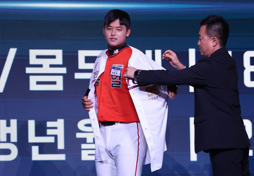 드래프트 땐 무혐의였는데... 키움 박준현 덮친 '학폭 번복', KBO 징계 피할 수 있나 기사 관련이미지