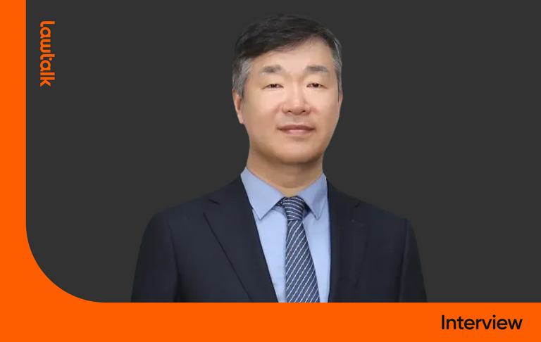 법무법인 이엘 민경철 대표변호사. 그는 이번 사건에 대해 "일반 성범죄와 달리 조직적 범죄 프레임이 적용돼 수사 강도가 매우 높다"며 초기 대응 중요성을 강조했다.