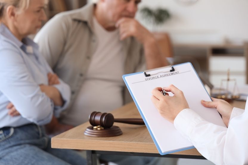 10년 별거했지만 생활비는 꼬박꼬박…'황혼의 사실혼' 파탄, 법의 시간은 언제부터 흐르나 기사 관련이미지