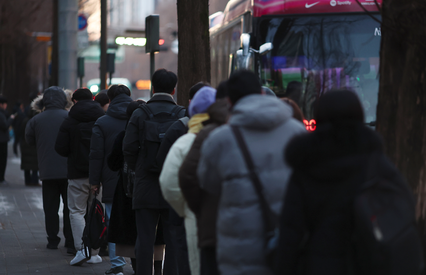 "운행률 6.8%" 멈춘 서울 버스, 지하철·전세버스 총동원…비상수송 법적 쟁점은? 기사 관련이미지