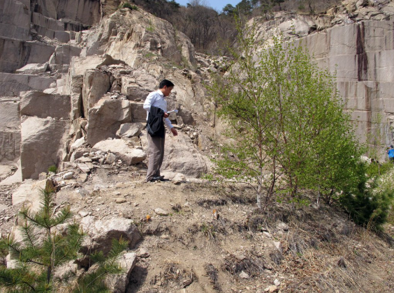 드릴로 양손 뚫고 스스로 십자가에 매달렸다…국과수도 놀란 문경 십자가 사건의 전말 기사 관련이미지