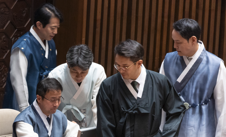 "당장 다음 달 출산인데 남편은?" 이제 아빠도 '미리' 쉰다, 반쪽 국회가 던진 해법 기사 관련이미지