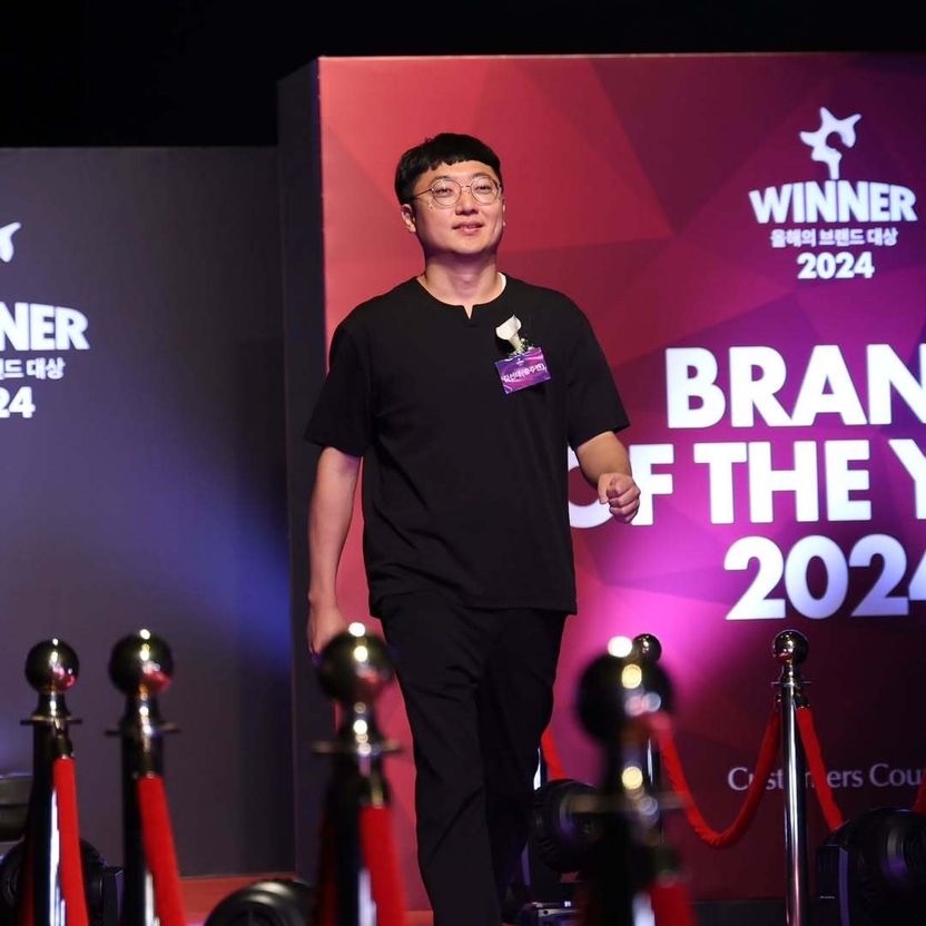 '충주맨' 김선태 주무관, 10년 만에 사직... 퇴직 후 영리 활동에 제약 있을까 기사 관련이미지