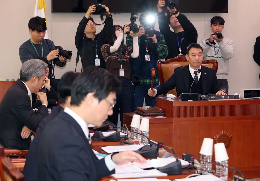 내란죄 사면, 아예 막으면 위헌?… 대통령 권한 침해 논란 피할 '우회로' 택한 국회 기사 관련이미지