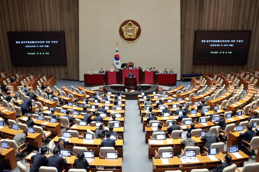 판사 처벌하는 '법왜곡죄'의 두 얼굴… "사법 신뢰 회복" vs "수천 건 고소 대란" 기사 관련이미지