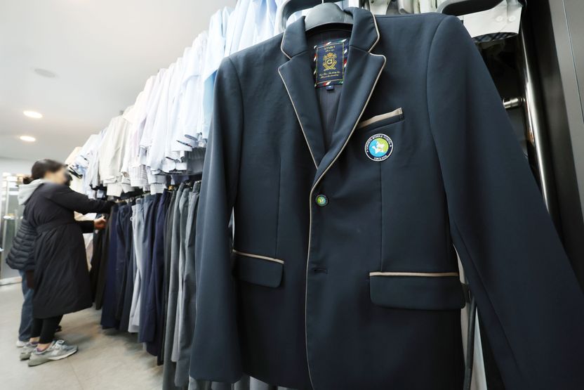 1년에 한두 번 입는데 60만원? 교육부 차관이 밝힌 교복값 안정화 대책은 기사 관련이미지