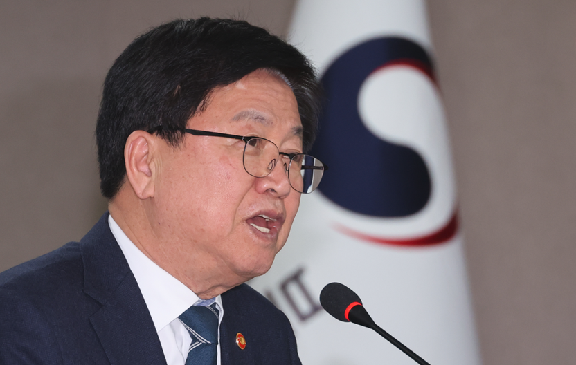 부르는 게 값인 교복, 업체 간 ‘담합’이 원인이었나... 교육부 장관, 칼 뺐다 기사 관련이미지