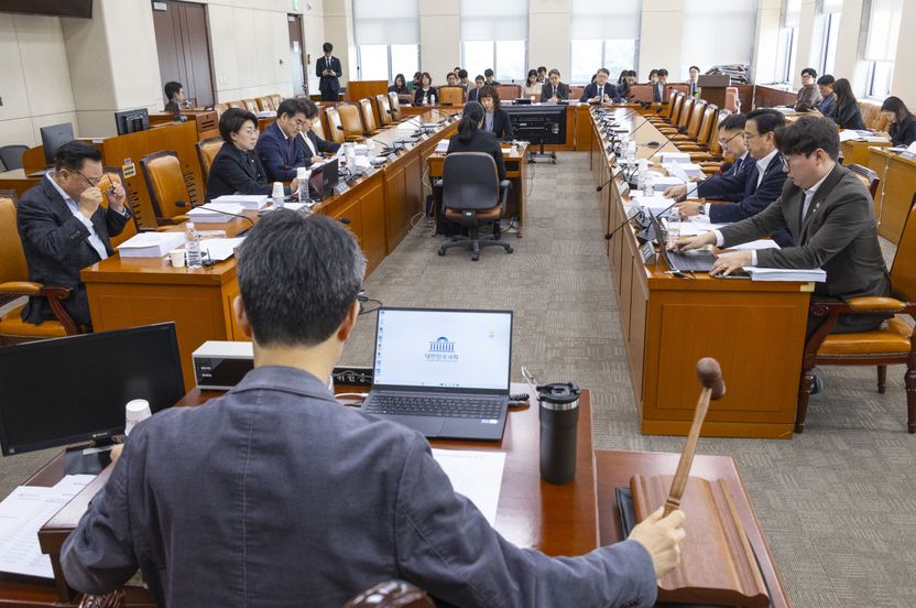 5월 1일 노동절에도 출근했던 공무원·교사⋯이르면 올해부터 쉰다 기사 관련이미지