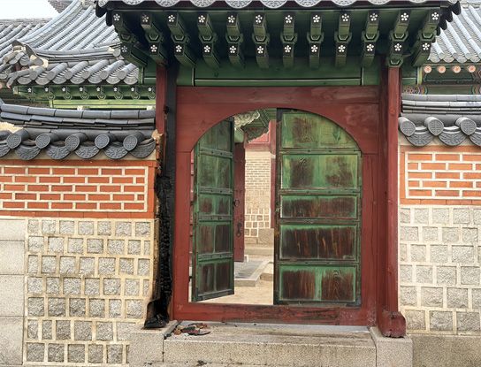경복궁 삼비문 화재, '실화' 무게…용의자는 이미 출국, 수사 가능할까? 기사 관련이미지