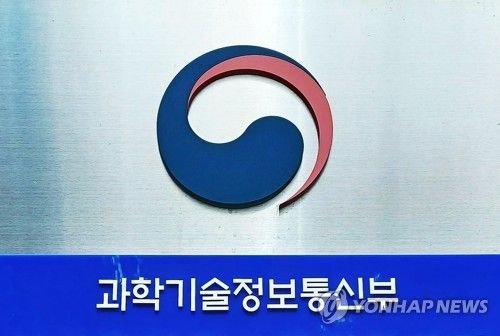 과거 성희롱 의혹 사퇴 인사 정부 포상 논란… "법적 취소는 어려워" 기사 관련이미지